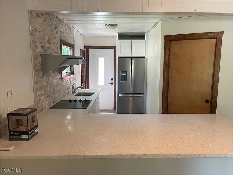 784 Oak St — Photo 12