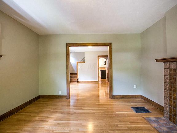 3rd image of 1125-1127 Northwest Blvd