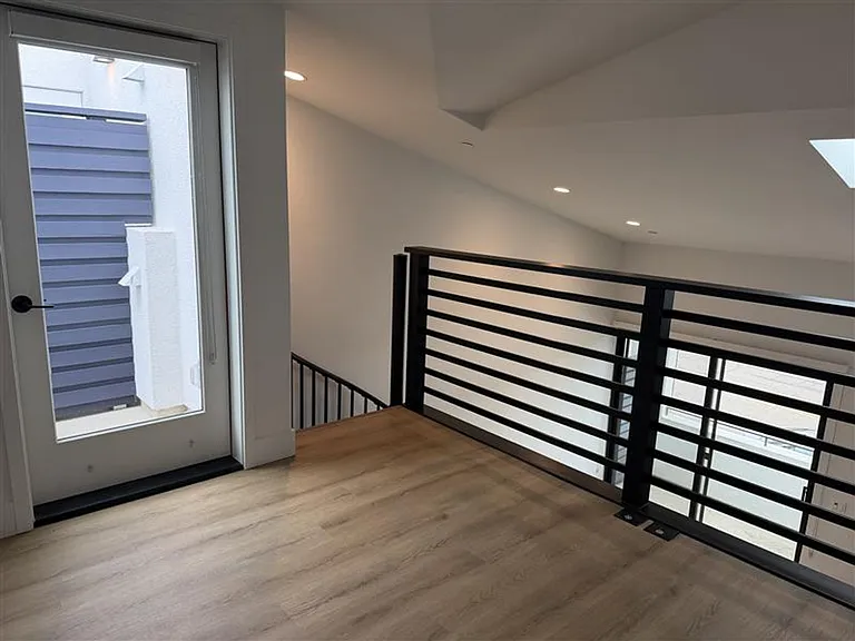 Girard Lofts — Photo 15