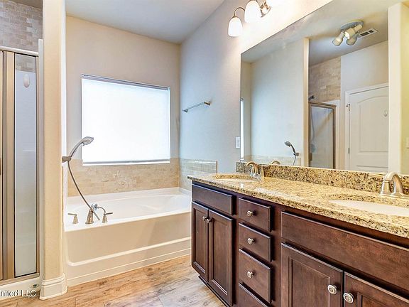 5th image of 14048 Waterford Cir