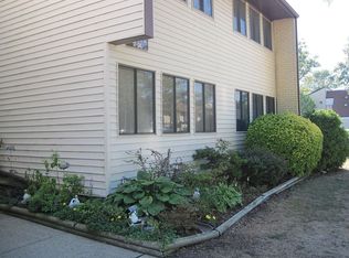 J23 Avon Dr, East Windsor, NJ 08520