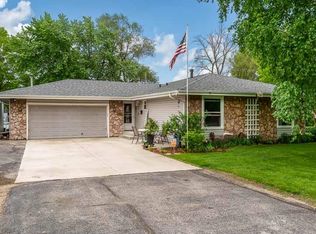 10029 Debbie Ln, Machesney Park, IL 61115