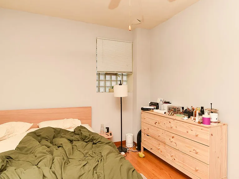1358 W Barry Ave #W2 — Photo 16
