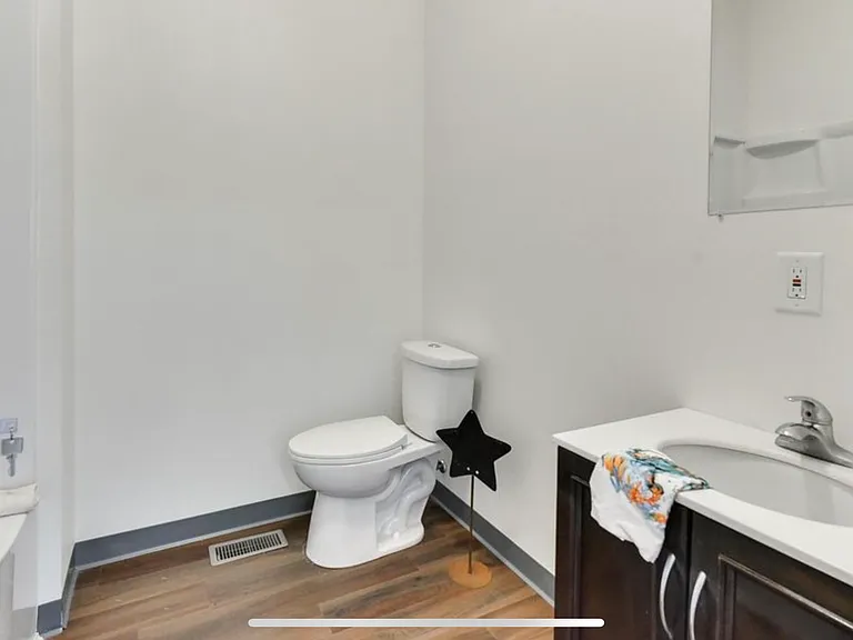 1301 Madison St #1 — Photo 10