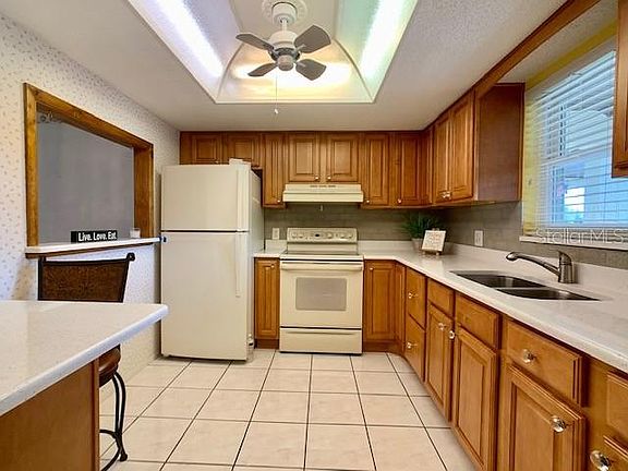 3rd image of 1100 E Bay Dr APT 39
