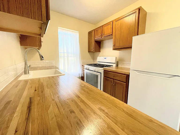 2041 Dowd Ave — Photo 8
