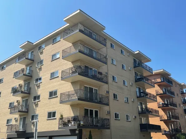 7428 Washington St APT 308, Forest Park, IL 60130