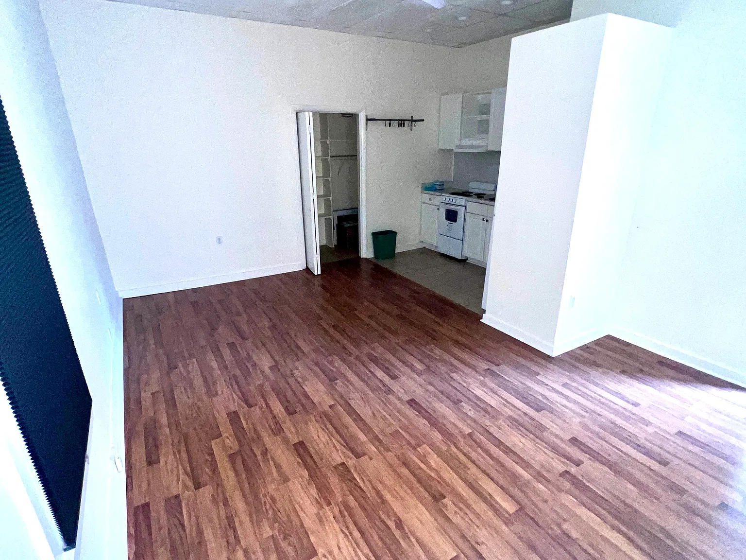 Studio, 400 sqft, $1,000 — Photo 1