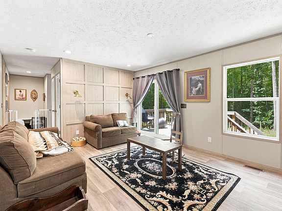 3rd image of 245 Oak Forest Ln