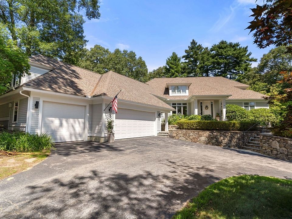 1st image of 10 Hawk Hill Ln