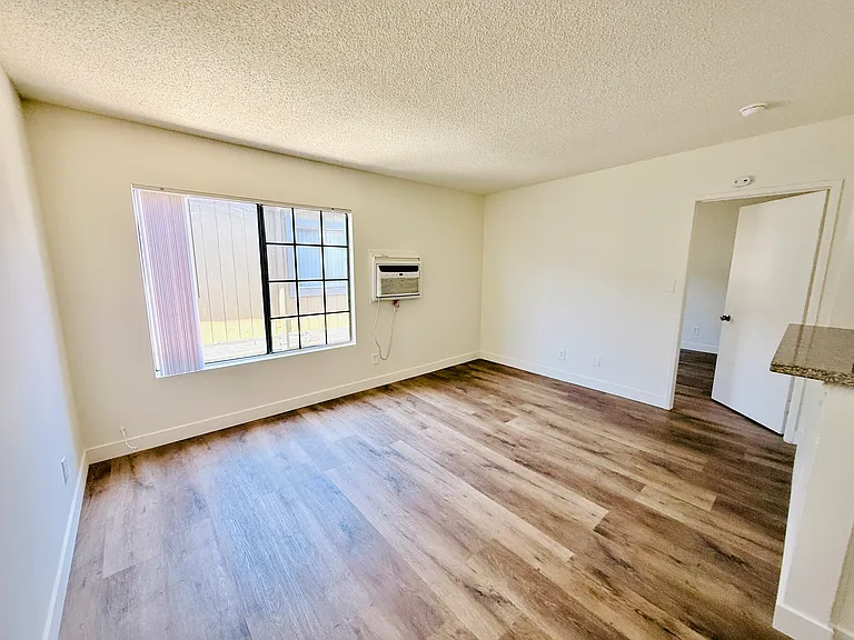 7423 N Lankershim Blvd #38 — Photo 2