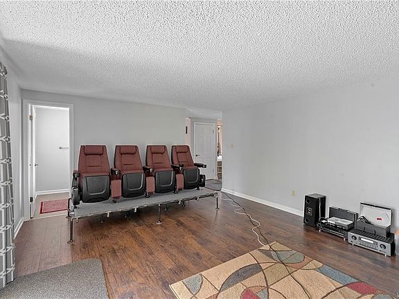 5th image of 285 Selkirk Dr
