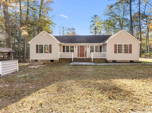 277 Pine Reach Dr, Kilmarnock, VA 22482