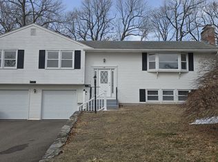 34 Robert Rd, Manchester, CT 06040