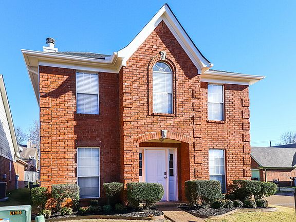 4th image of 586 Ashley Glen Cir W