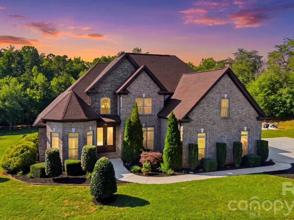 8040 Young Rd, Hickory, NC 28602