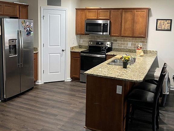 3rd image of 513 Eastfair Dr