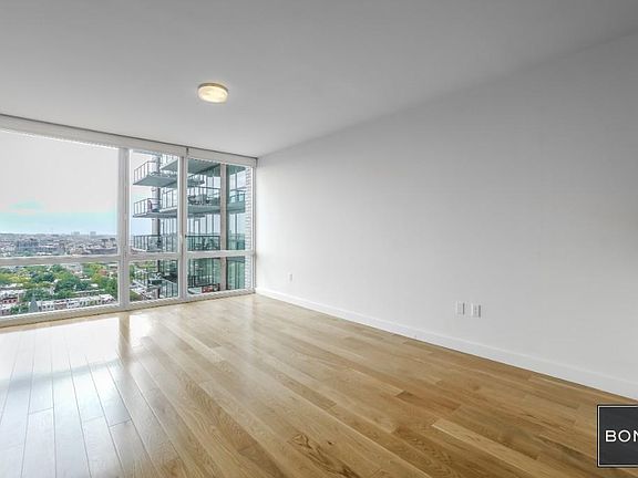 3rd image of 33 Bond St APT 937