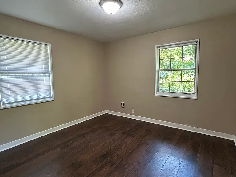 920 Woody Dr — Photo 12