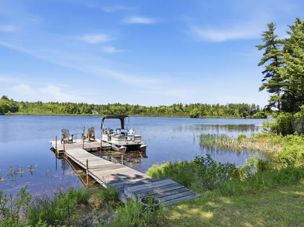 22 Hemlock Circle, Sandown, NH 03873