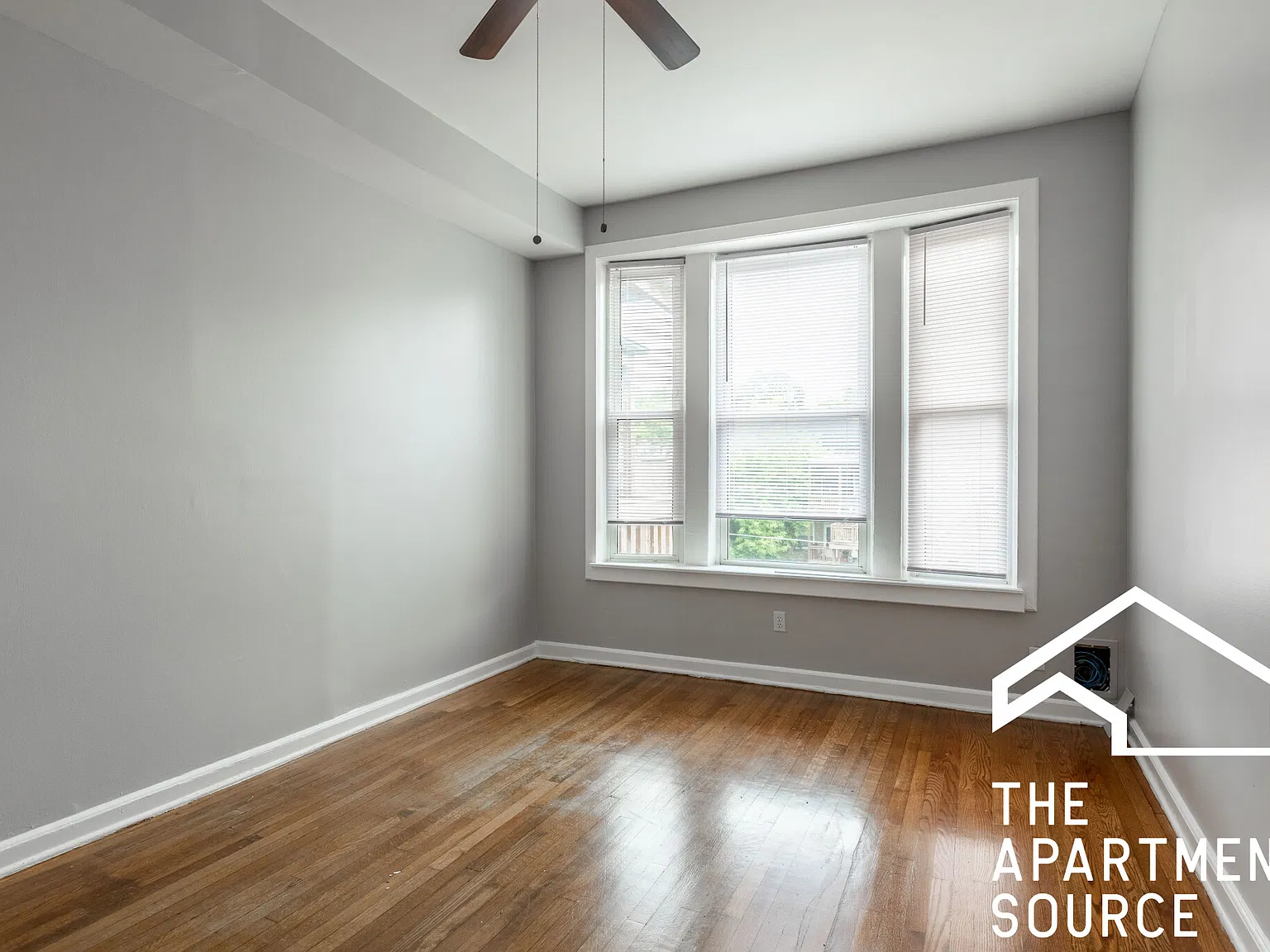 3 bed, 1.5 bath, 1350 sqft, $2,900 — Photo 3