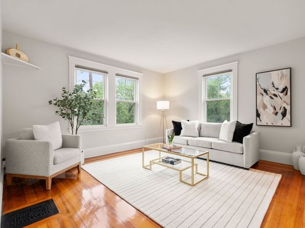 39 Irving St #39, Newton Center, MA 02459