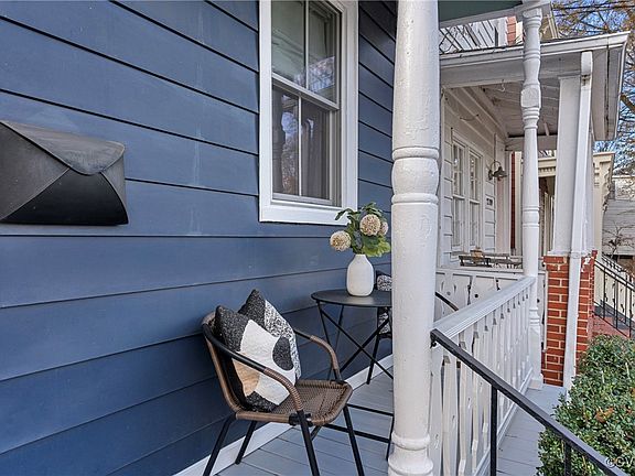 3rd image of 2711 E Clay St