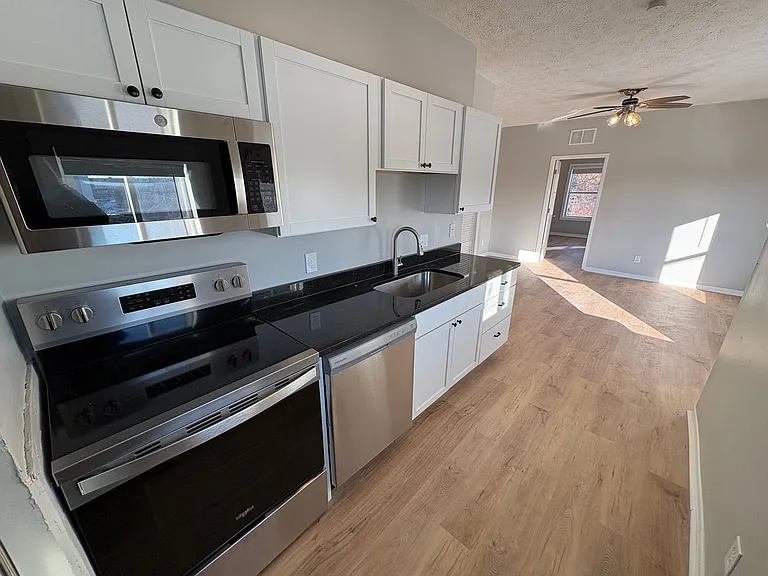 2915 Jackson St — Photo 7