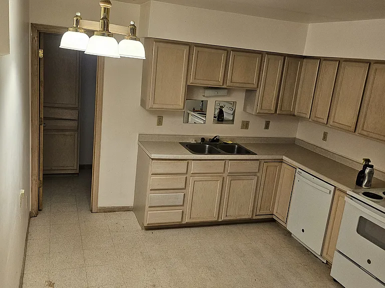 318 S 4th St #1F — Photo 9