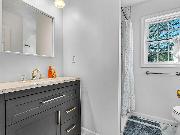 555 Main St #8 — Photo 12