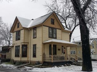 241 Summit Ave, Oconomowoc, WI 53066