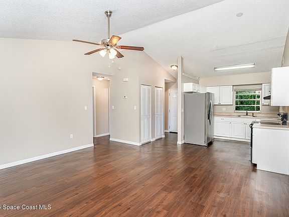 4th image of 432 Calabria Ave SE