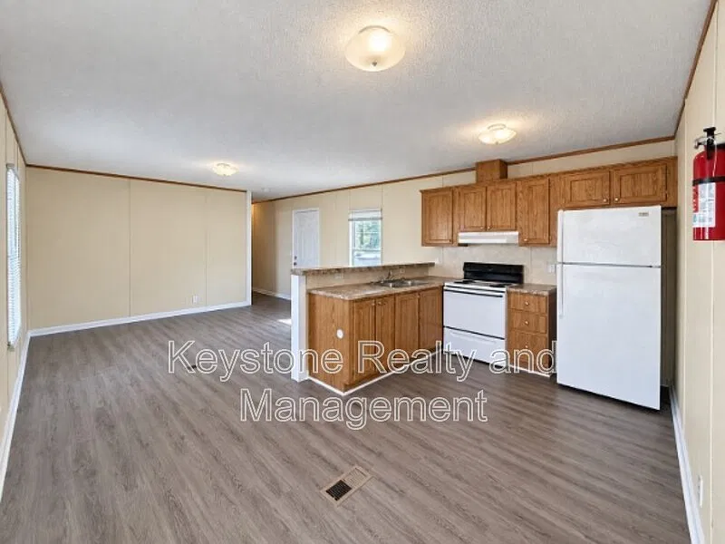 3 bed, 2.0 bath, 1120 sqft, $795 — Photo 2