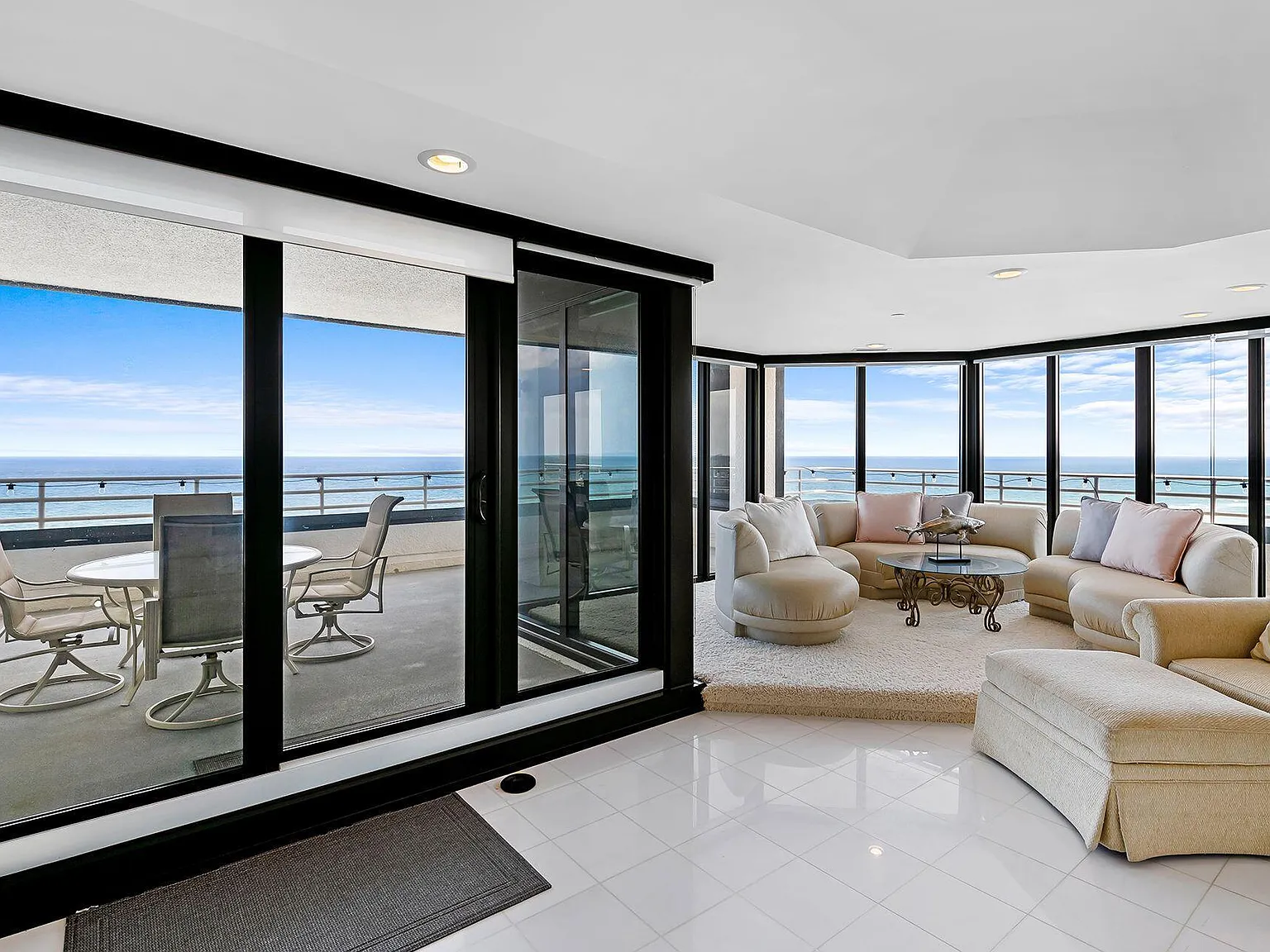 3 bed, 3.5 bath, 3700 sqft, $20,000 — Photo 3