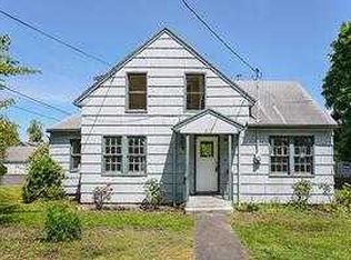 207 SE 7th St, Troutdale, OR 97060
