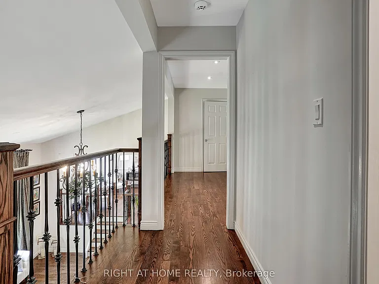 461 Lakeshore Rd W — Photo 18