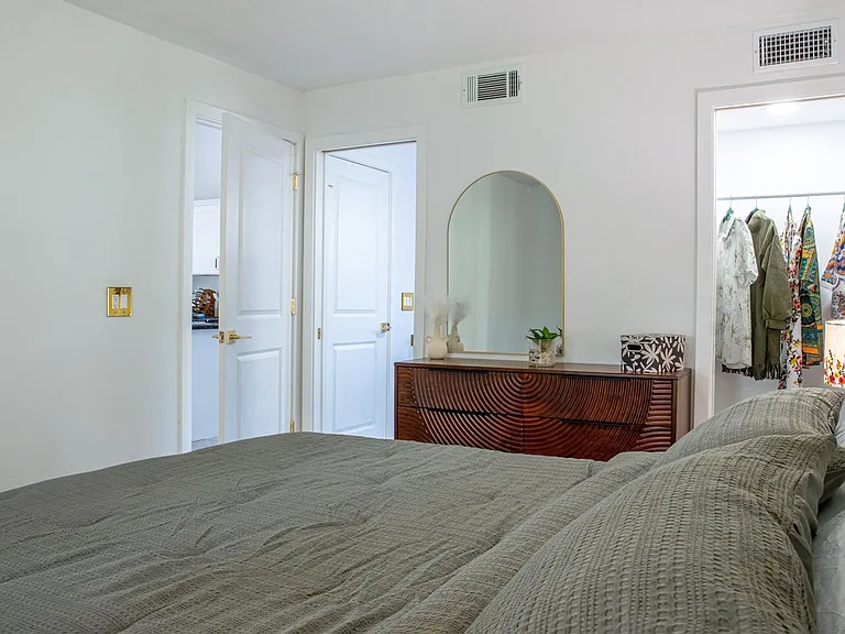 349 N Bluford Ave — Photo 10