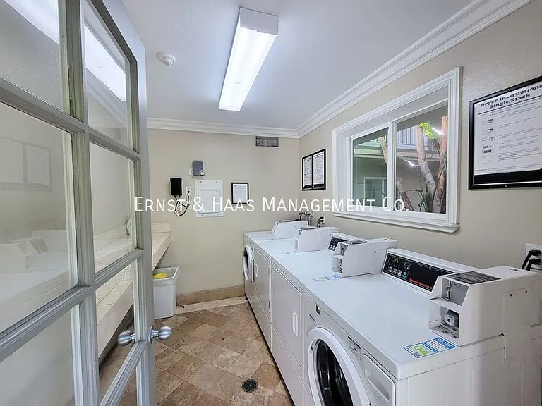 421 W 6th St #103 — Photo 24
