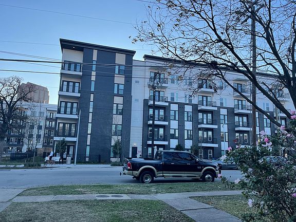 2nd image of 2706 N Carroll Ave