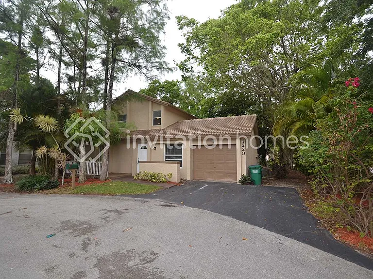 1220 NW 89th Dr — Photo 1