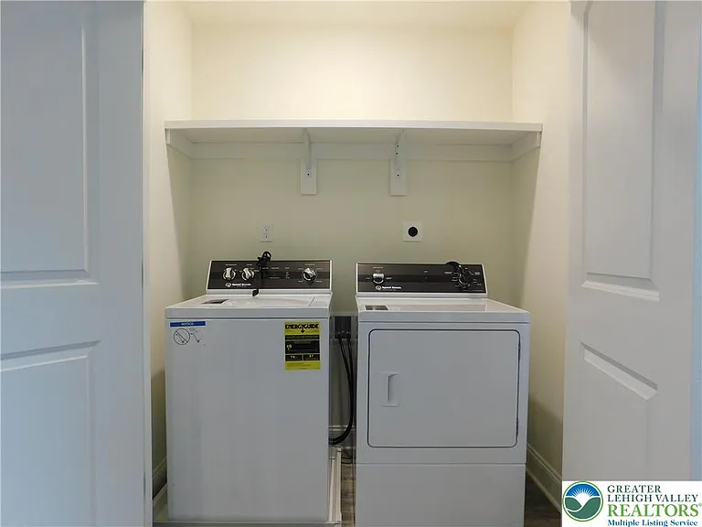 1549 Burkhardt St #C — Photo 29
