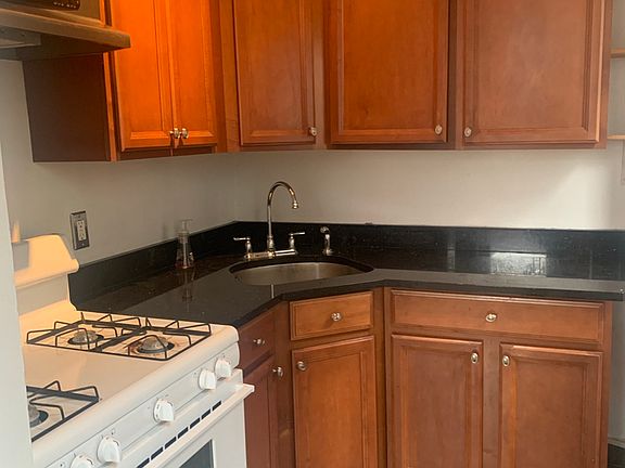 5th image of 531 Henry St #2
