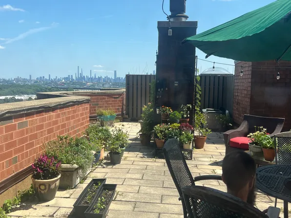 1629 Harmon Cove Tower #1629, Secaucus, NJ 07094