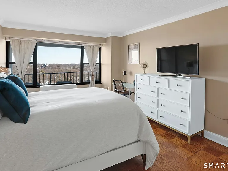 44 Strawberry Hill Ave #7D — Photo 20