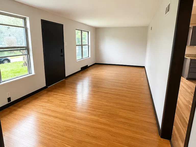 1635 Kirkham Dr — Photo 3