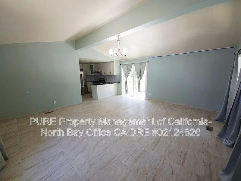 3 bed, 3.0 bath, 960 sqft, $2,450 — Photo 2