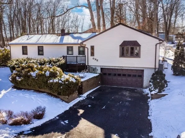 1 Hilary Ct, Vernon Twp., NJ 07460