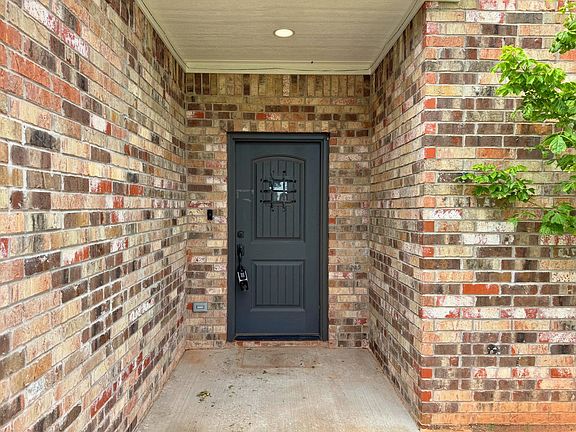 4th image of 8 Gilbert Rd