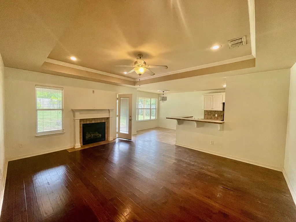 3 bed, 1450 sqft, $1,795 — Photo 3