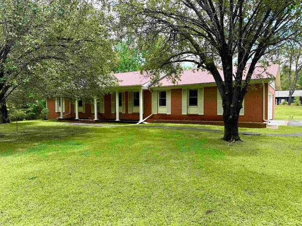 235 Shanna Dr, Selmer, TN 38375